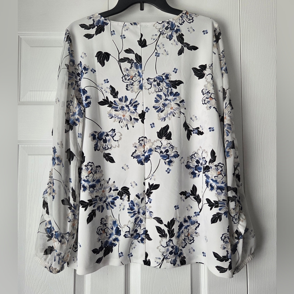 Ann Taylor Factory White Blouse with Blue Floral Print Size L - Picture 9 of 13